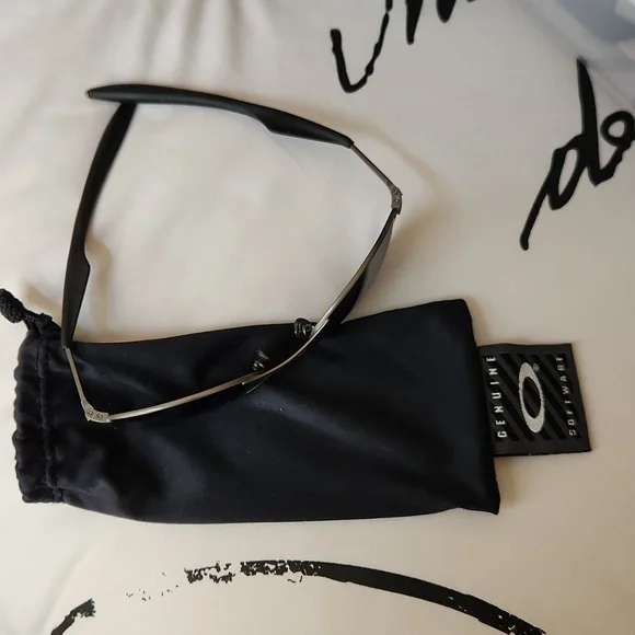 OAKLEY E Wire Sunglasses With Bag - Picture 9 of 12